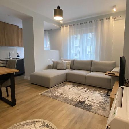 Centrally Located Glamorous Bright Apt Near Bazaar Tiranë Ngoại thất bức ảnh