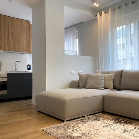 Centrally Located Glamorous Bright Apt Near Bazaar Tiranë Ngoại thất bức ảnh