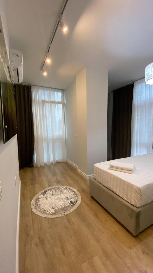 Centrally Located Glamorous Bright Apt Near Bazaar Tiranë Ngoại thất bức ảnh