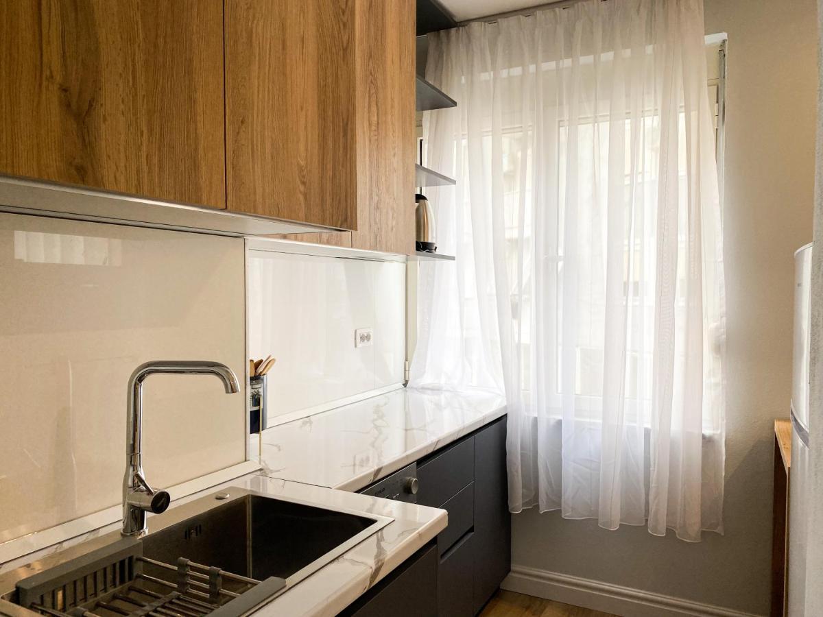 Centrally Located Glamorous Bright Apt Near Bazaar Tiranë Ngoại thất bức ảnh