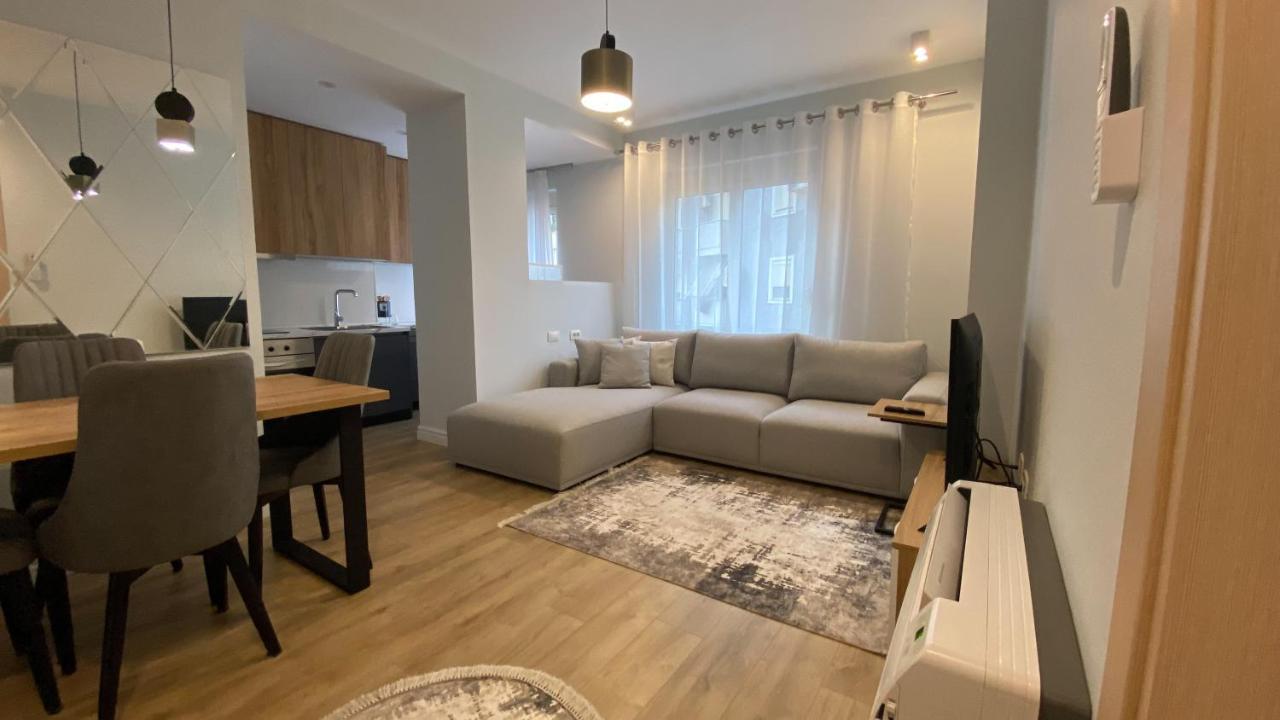 Centrally Located Glamorous Bright Apt Near Bazaar Tiranë Ngoại thất bức ảnh