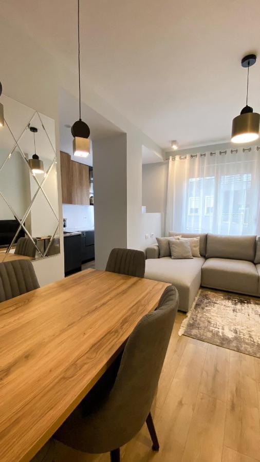 Centrally Located Glamorous Bright Apt Near Bazaar Tiranë Ngoại thất bức ảnh
