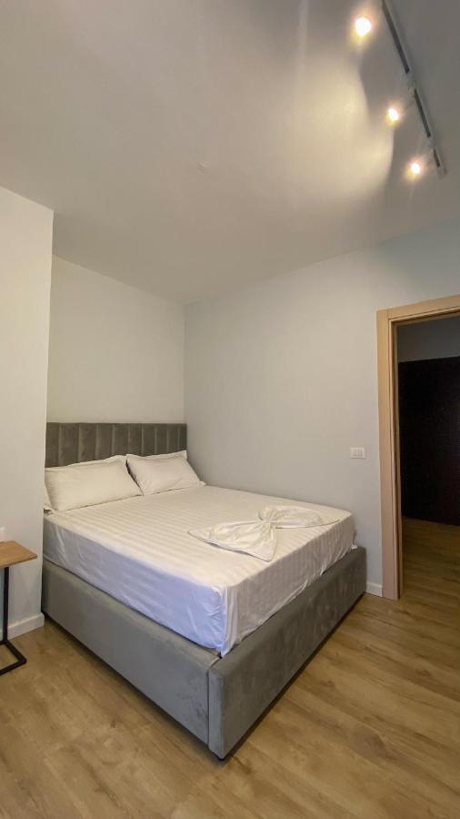Centrally Located Glamorous Bright Apt Near Bazaar Tiranë Ngoại thất bức ảnh