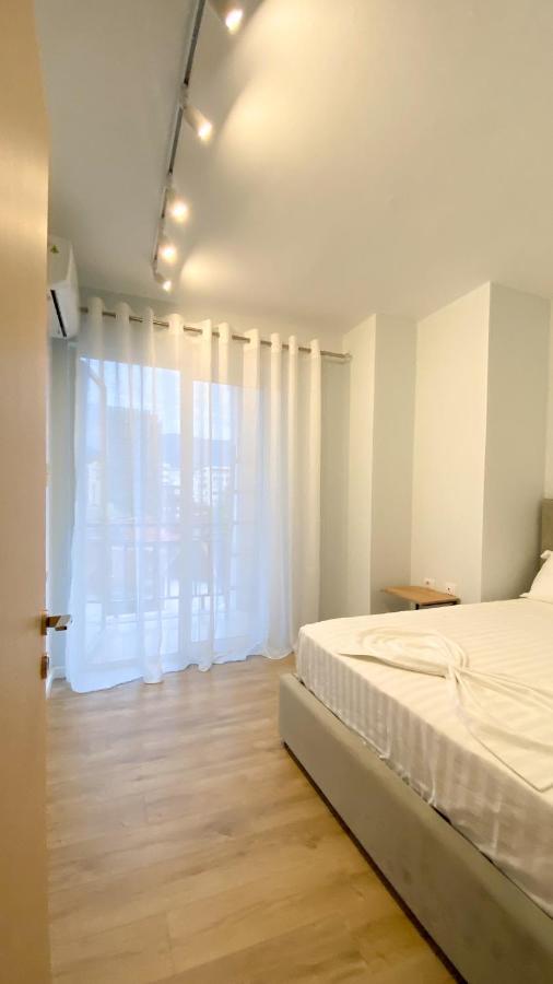 Centrally Located Glamorous Bright Apt Near Bazaar Tiranë Ngoại thất bức ảnh